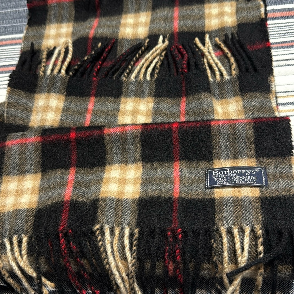 Burberrys beautiful preloved scarf